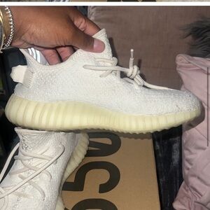 White Yeezy boost 🔥